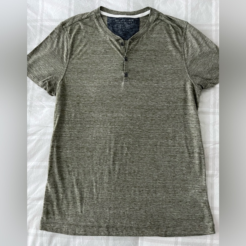 Banana Republic vintage Tee shirt size L made with Linen